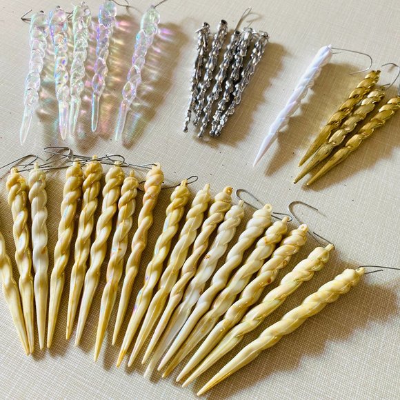 Huge Lot of Vintage Plastic Icicle Christmas Ornaments 31 Pieces 60s 70s - Picture 3 of 14